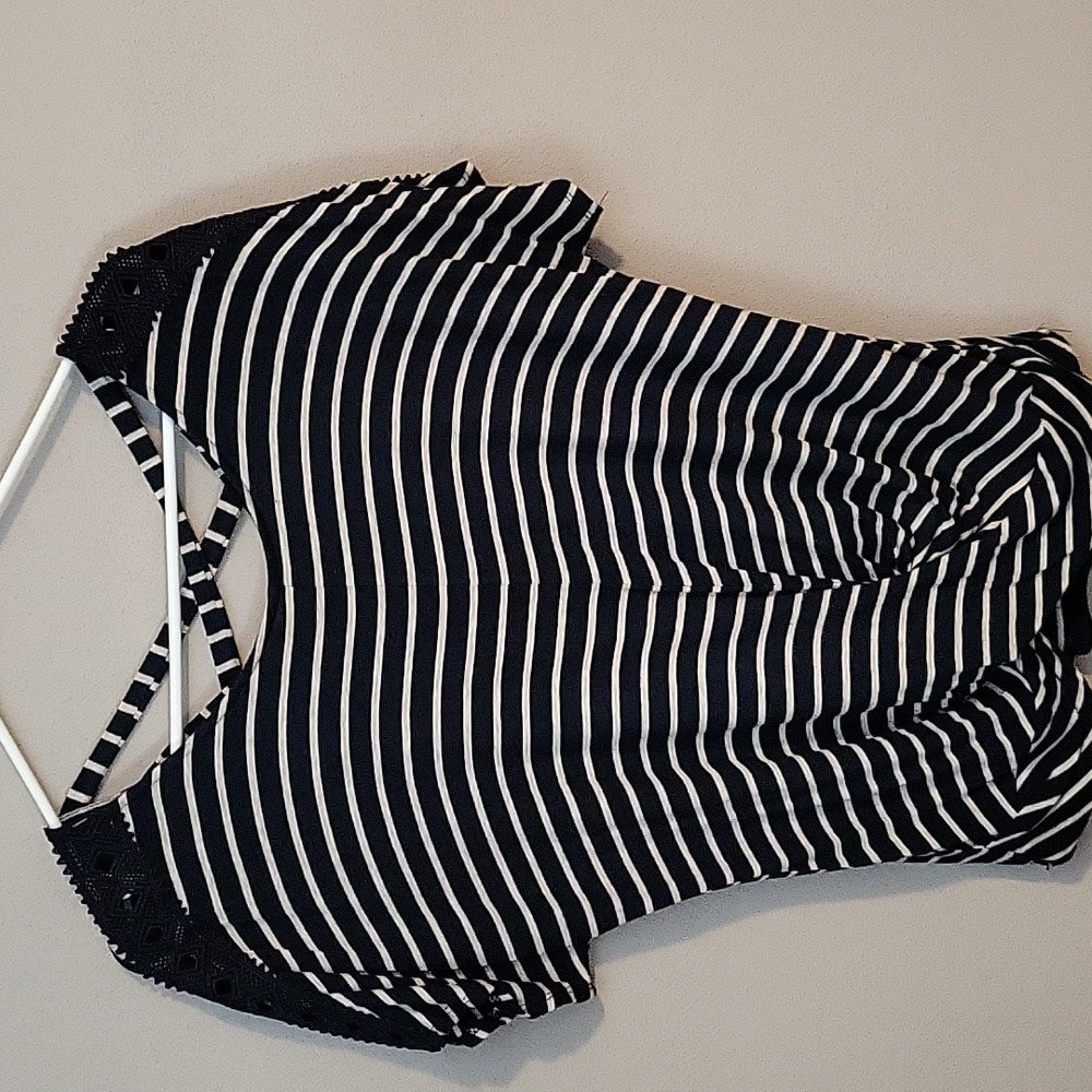 Cute Iz Byer top, like new!